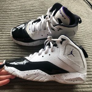 Jordan’s B’loyal sneakers Sz. 2Y